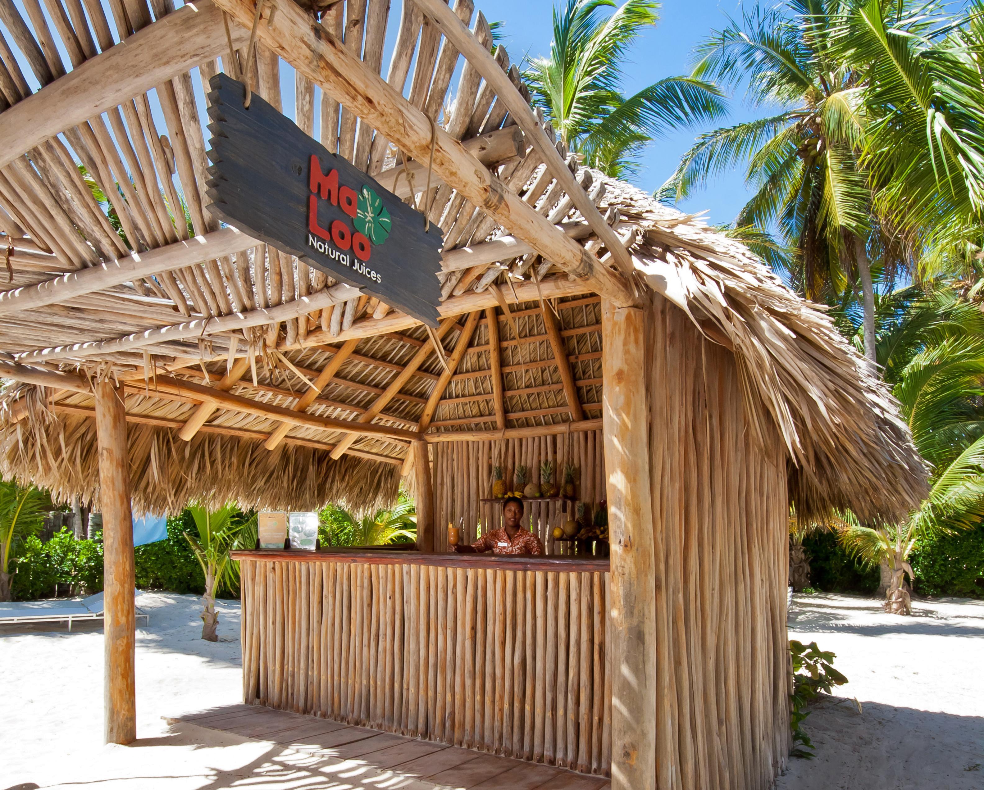 カタロニア ロイヤル ババロ オールインクルーシブ 大人専用 プンタ・カナ エクステリア 写真 A beach bar in the Maldives