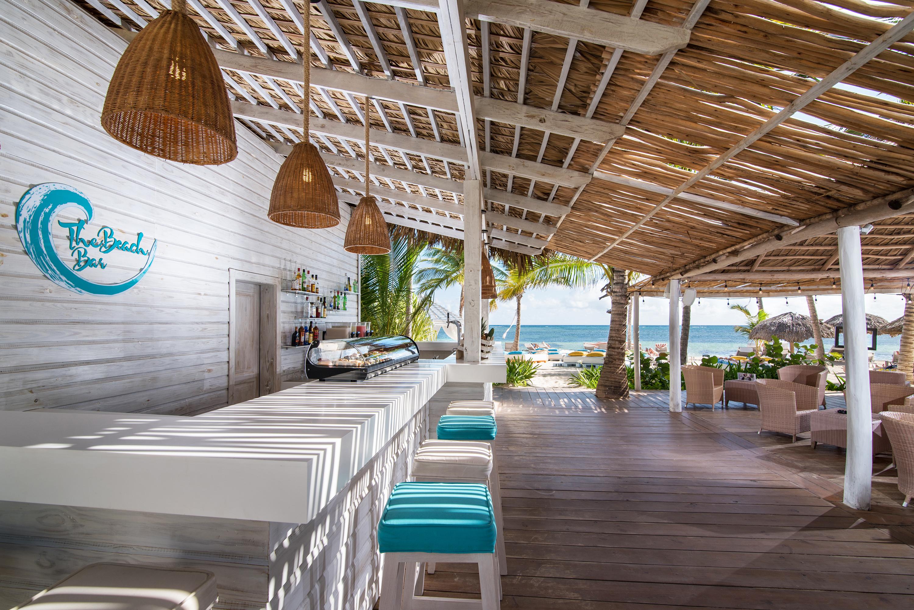 カタロニア ロイヤル ババロ オールインクルーシブ 大人専用 プンタ・カナ エクステリア 写真 The Beach Bar