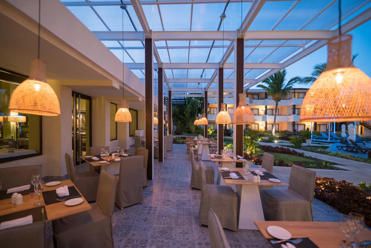 カタロニア ロイヤル ババロ オールインクルーシブ 大人専用 プンタ・カナ エクステリア 写真 Restaurant at the hotel