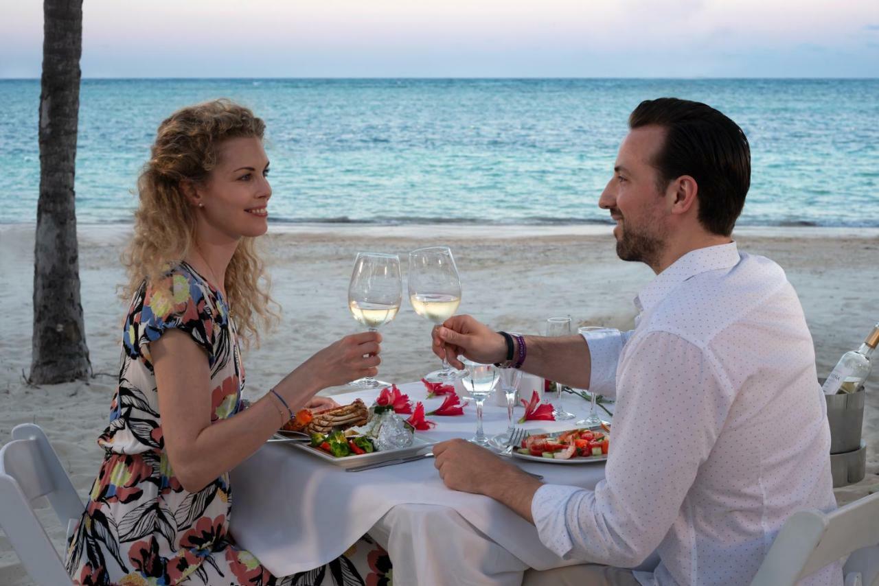 カタロニア ロイヤル ババロ オールインクルーシブ 大人専用 プンタ・カナ エクステリア 写真 Dinner at the beach